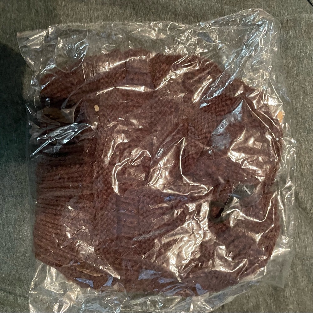 beanies brown and red SOLD SEPARATELY - Picture 4 of 13